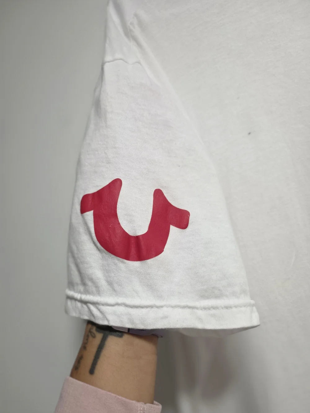 True Religion White Short-Sleeve Crew Tee with Red Logo Size-XL